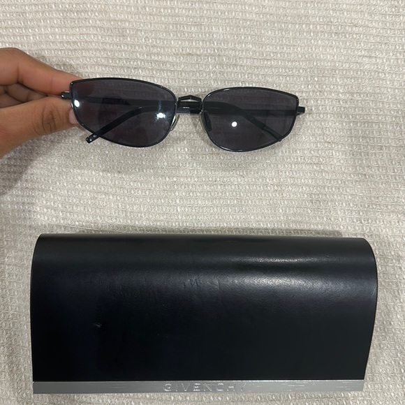 Givenchy Sunglasses in metal - Picture 2 of 5